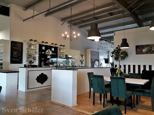 Bild von Café Edelweiss im Rosenrot