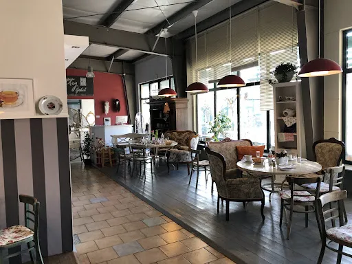 Bild von Café Edelweiss im Rosenrot