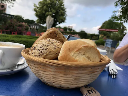 Bild von Café Edelweiss im Rosenrot
