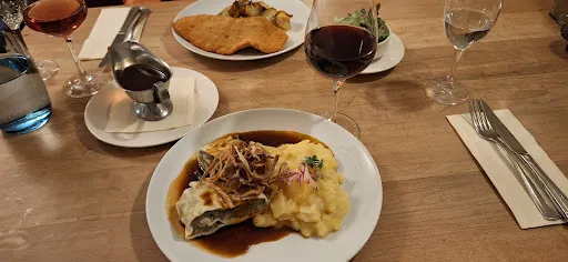Bild von Krone Alt-Hoheneck - Das Gasthaus mit Festsaal am Neckar