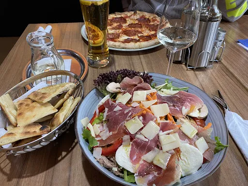 Bild von Café Gelato Pizza Pasta by Elvis