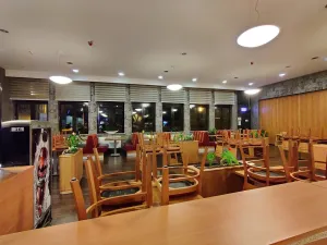 Golden Dragon Chinese Restaurant And Sushi Bar