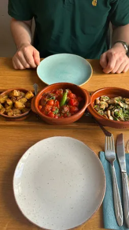 Bild von Glücklich - Tapas Restaurant , Kunst - Café