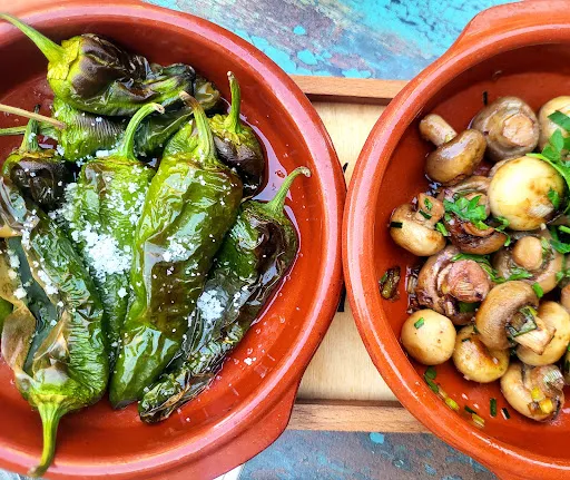 Bild von Glücklich - Tapas Restaurant , Kunst - Café