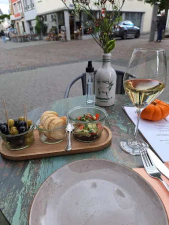 Bild von Glücklich - Tapas Restaurant , Kunst - Café