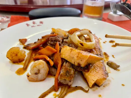 Bild von Mr. Wu Chinesisch und Mongolisches Restaurant & Hotel Mit Kegelbahn
