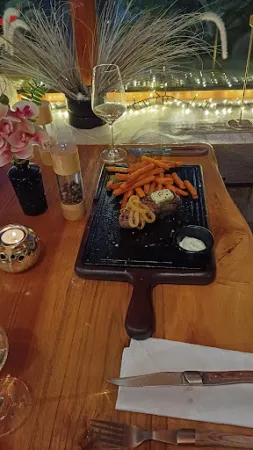 Bild von The Sur Steakhouse & Restaurant Saal