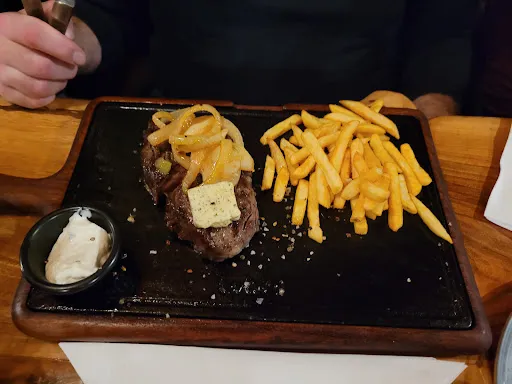 Bild von The Sur Steakhouse & Restaurant Saal