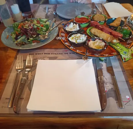 Bild von The Sur Steakhouse & Restaurant Saal