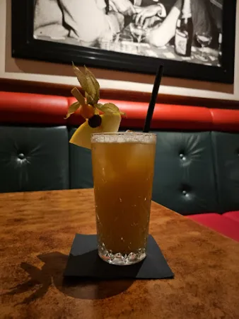 Bild von Hemingway's - Café, Bar, Restaurant