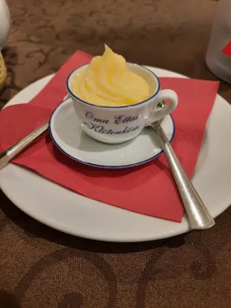 Bild von Hof von Oldenburg Jever - Frühstück / Mittagessen / Kuchen