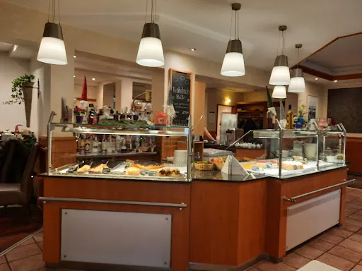 Bild von Hof von Oldenburg Jever - Frühstück / Mittagessen / Kuchen