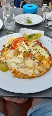 Bild von Hof von Oldenburg Jever - Frühstück / Mittagessen / Kuchen