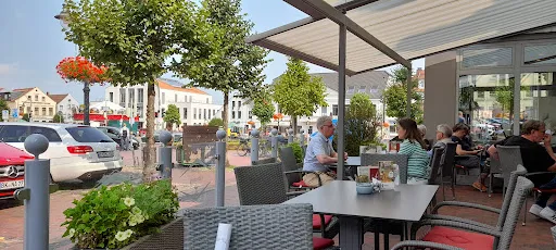 Bild von Hof von Oldenburg Jever - Frühstück / Mittagessen / Kuchen