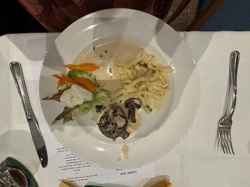Bild von Hof von Oldenburg Jever - Frühstück / Mittagessen / Kuchen