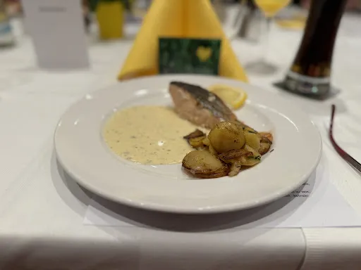 Bild von Hof von Oldenburg Jever - Frühstück / Mittagessen / Kuchen