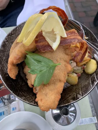 Bild von Hof von Oldenburg Jever - Frühstück / Mittagessen / Kuchen