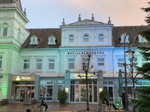 Bild von Hof von Oldenburg Jever - Frühstück / Mittagessen / Kuchen