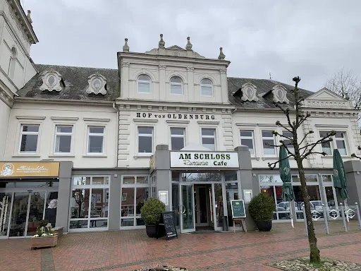 Bild von Hof von Oldenburg Jever - Frühstück / Mittagessen / Kuchen