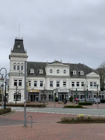 Bild von Hof von Oldenburg Jever - Frühstück / Mittagessen / Kuchen