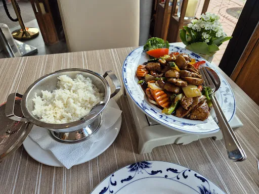 Bild von Champa Ney Balance Food