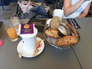 Brotbar Cafe-Bäckerei