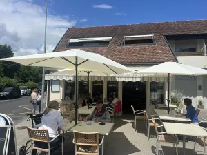 Chez Alex Russin