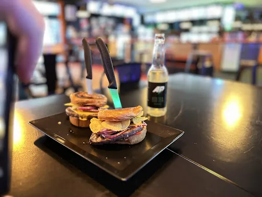 Bild von AP Café Burger & Indoor-Racing - Gourmet Burger, Fun & Sim Racing