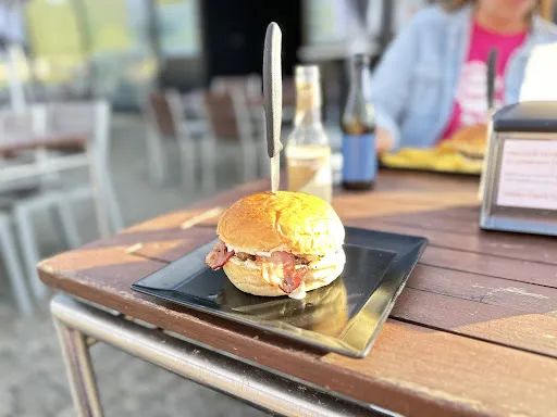 Bild von AP Café Burger & Indoor-Racing - Gourmet Burger, Fun & Sim Racing