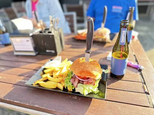 Bild von AP Café Burger & Indoor-Racing - Gourmet Burger, Fun & Sim Racing