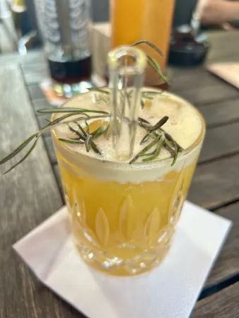 Bild von Hemingways Cocktail Lounge Restaurant Café