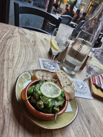 Bild von Hemingways Cocktail Lounge Restaurant Café