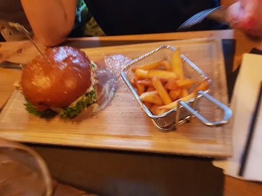 Bild von Gaspis Woodfired Restaurant & Bar direkt an der Dorfbahn der Zillertal Arena in Gerlos | Zillertal
