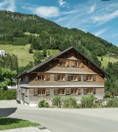 Bild von Nazes Hus