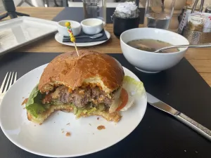 Lusi Brasserie & Lounge