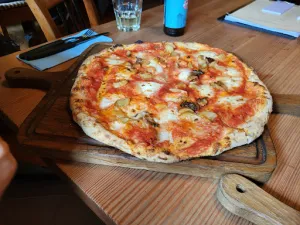 GAMS 1648 - Vinothek, Pizza, Cafe & Blumen