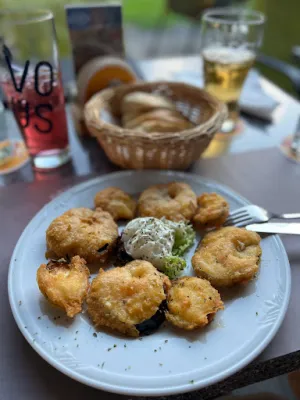 Dimi's Cafe & Bistro