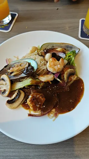 ZHOU & YE Gastro OG