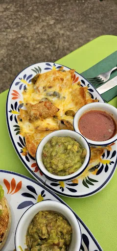Tres Amigos