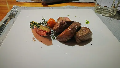 Bild von tonWERK Steak & Hummer 800 ° Spezialitätenrestaurant (im Sommer im Garten)