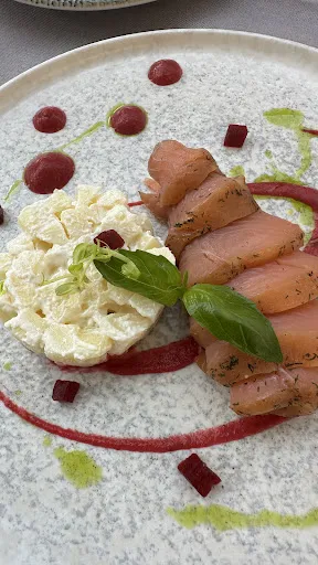 Restaurant La tavola (Pizza cucina e vino)