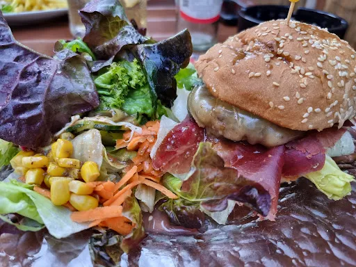 Bild von Mountain`s Akt Diner & Bar & Biergarten