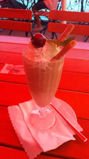 Biergarten am See, Lussi Tavola AG