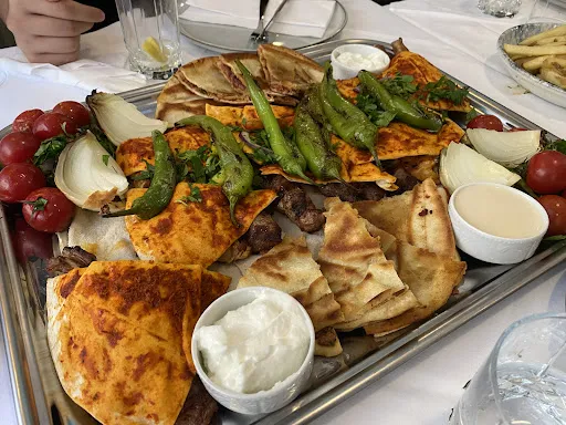 Bild von Le Pearl Restaurant مطعم اللؤلؤة