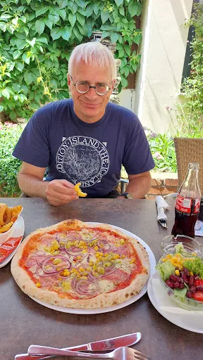 Koll Bistro Cafe