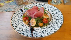 Egino Restaurant, Bar & Lounge
