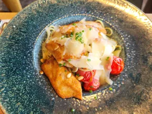 Egino Restaurant, Bar & Lounge