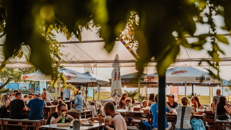 Bild von BORN TO BEACH CLUB | Podersdorf