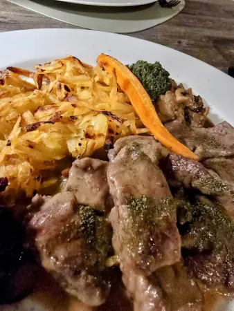 Caesar's Restaurant & Lounge