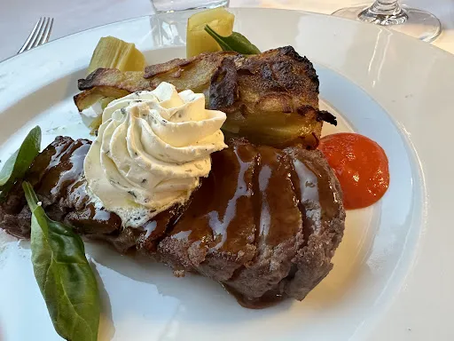 Caesar's Restaurant & Lounge Brissago